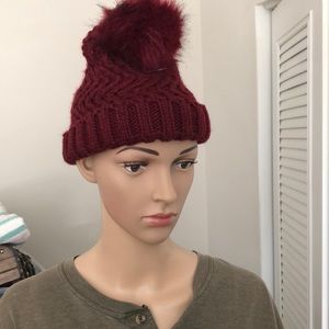 NWT West Loop Women’s Pom Hat